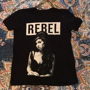 Amy Winehouse Rebel tee